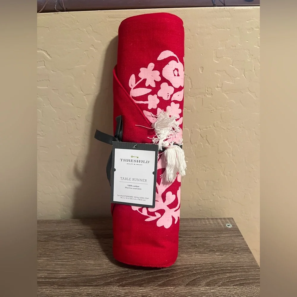Target Threshold Red Pink Table Runner Valentine’s Day Hearts Love NWT